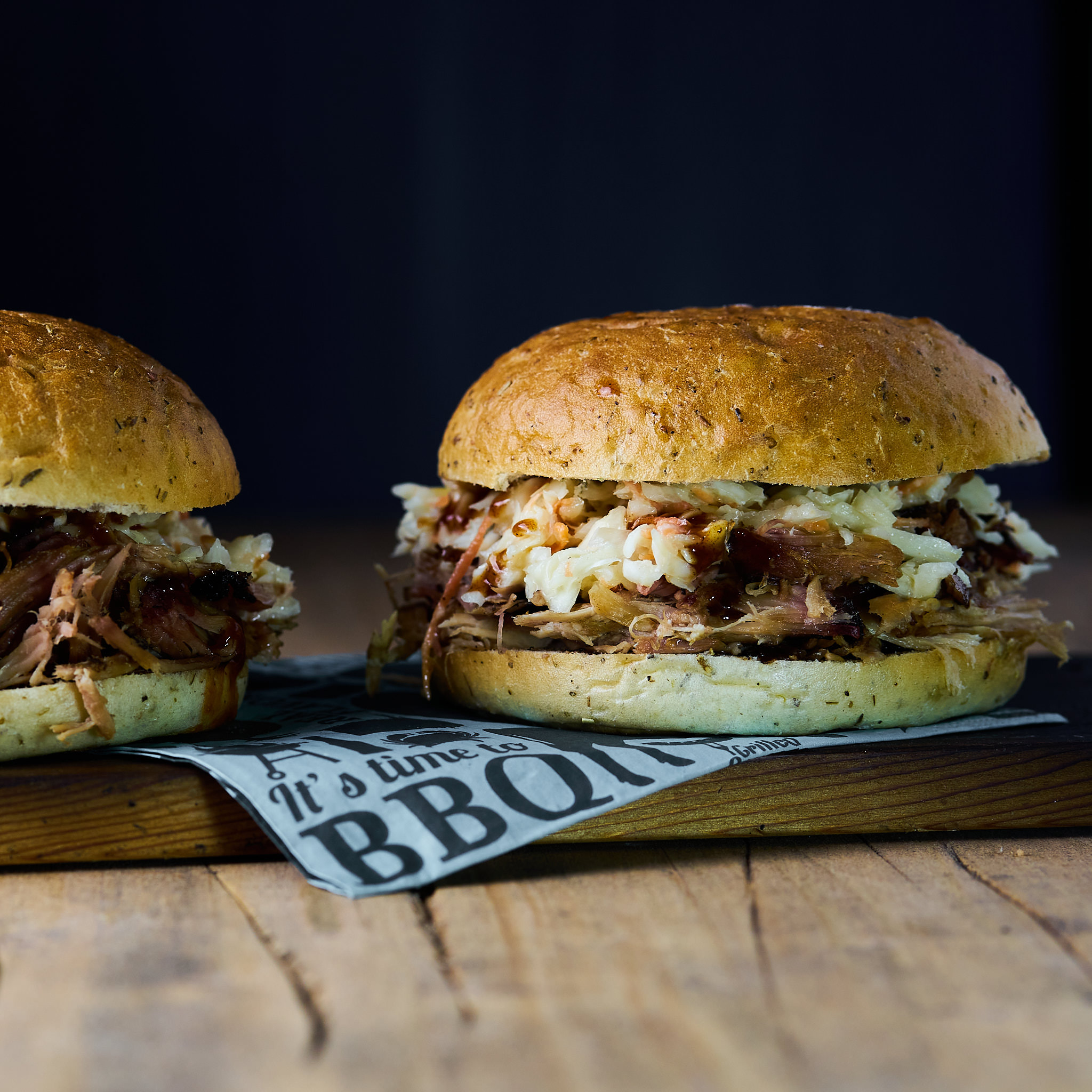 Saftiger Pulled Pork Burger mit Boston Butt vom Strohschwein