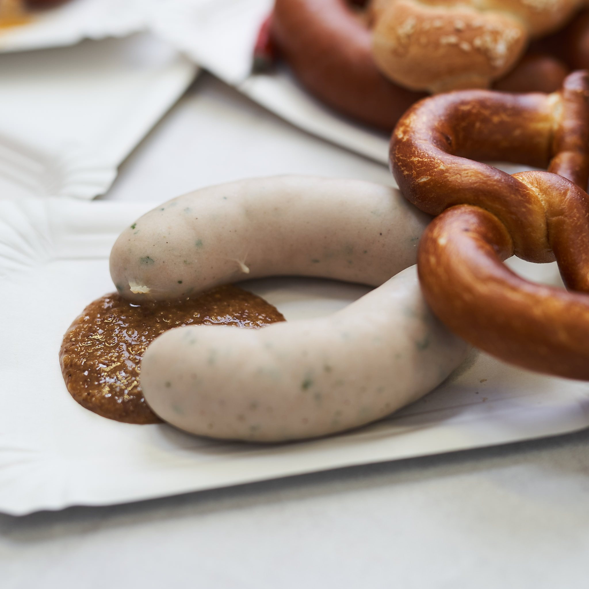 Weisswürstel vom Metzgermeister mit süßem Senf und Brezel