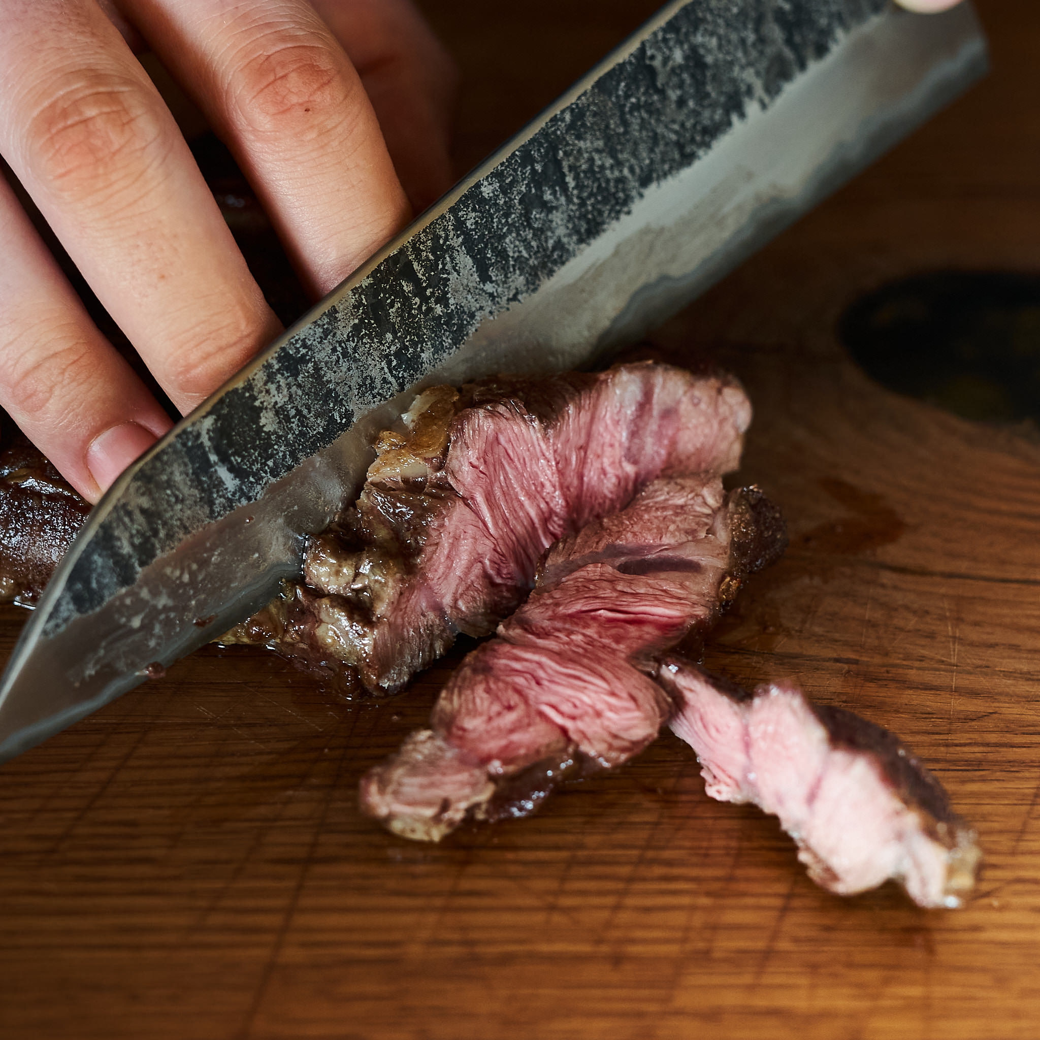 Anschnitt eines gegrillten Chuck Steaks