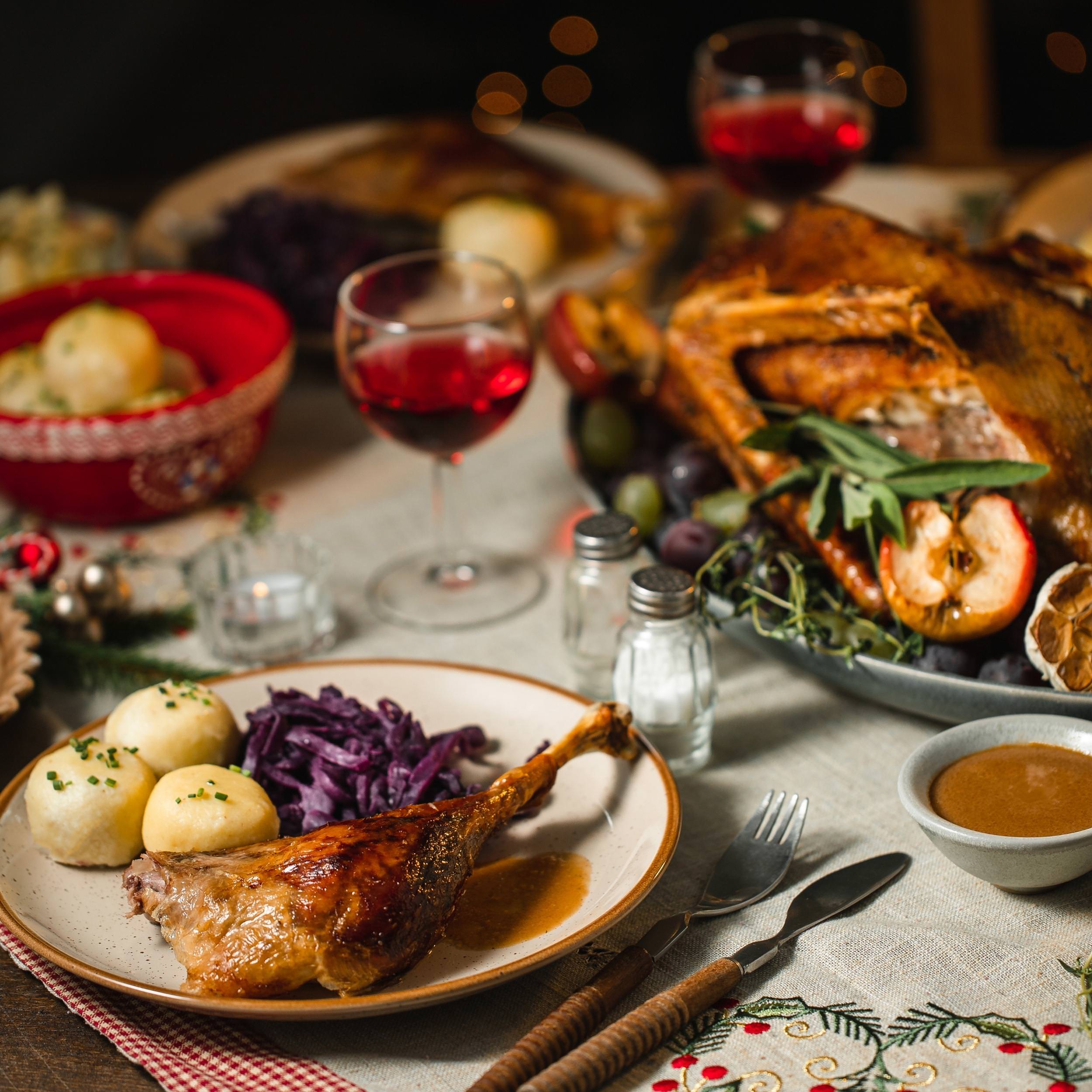Festlich gedeckter Tisch zum Martini-Gansl-Essen 