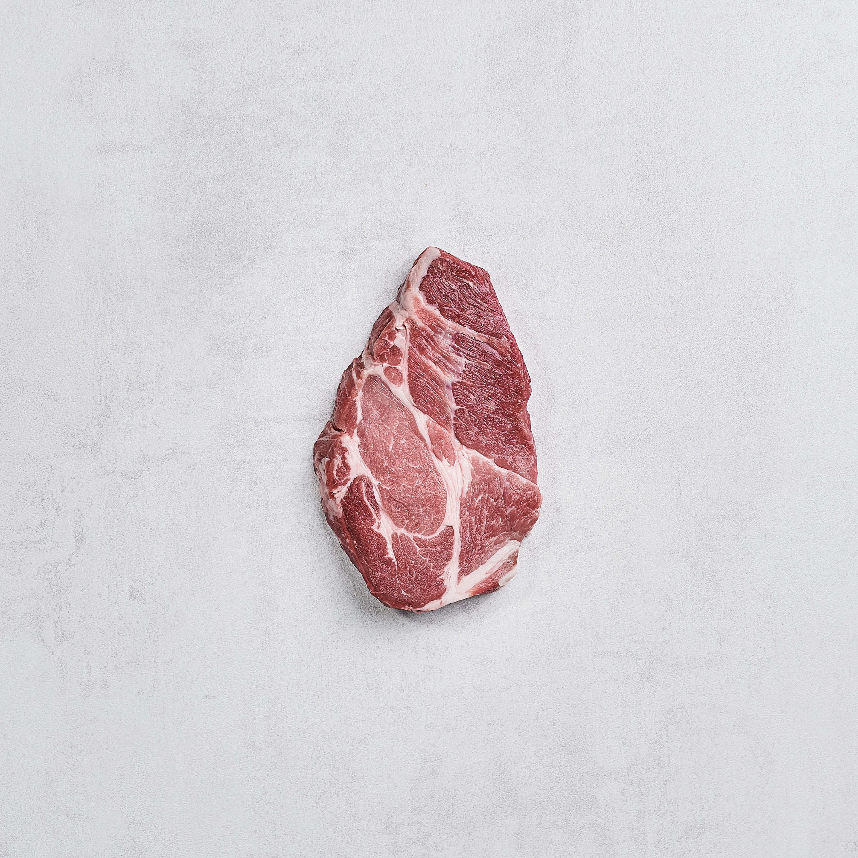 Schopfsteak vom Strohschwein Produktfotografie auf weissem Hintergrund