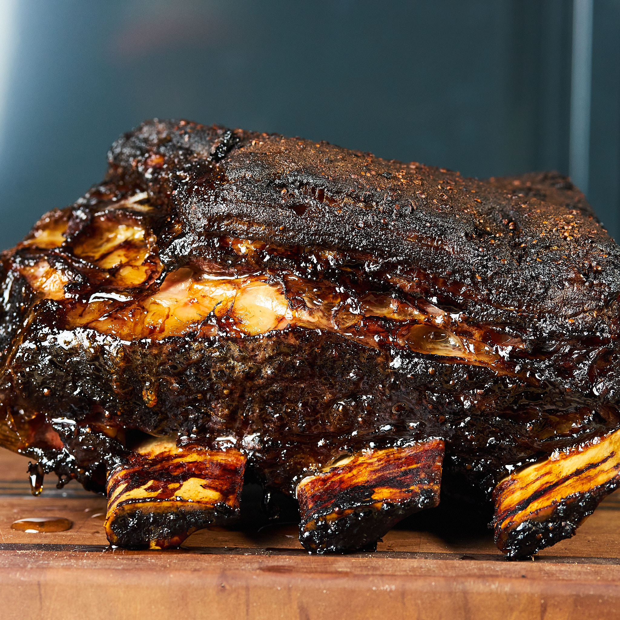 Plate Ribs im Ganzen gegrillt