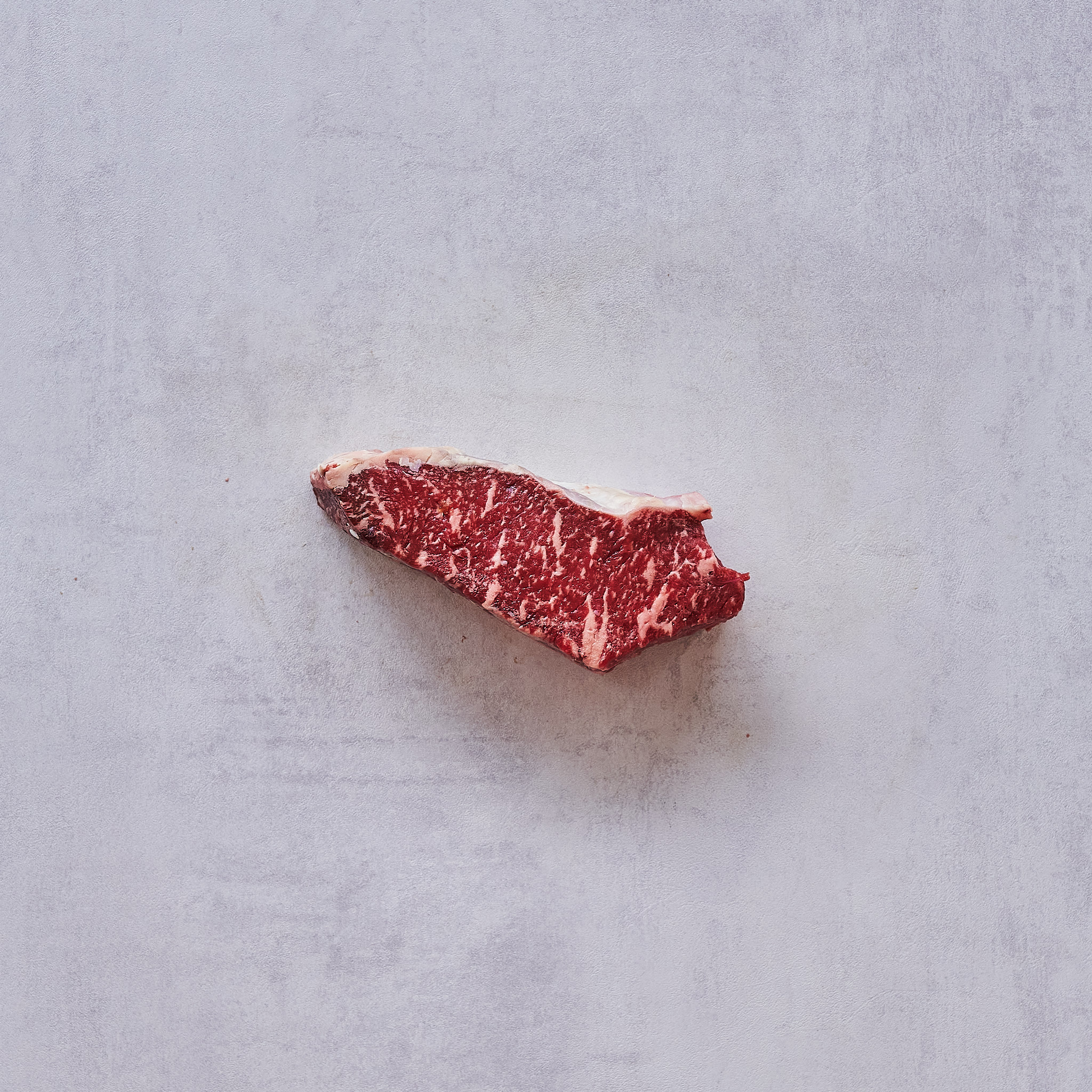 Dry Aged Rumpsteak Cut auf weissem Hintergrund