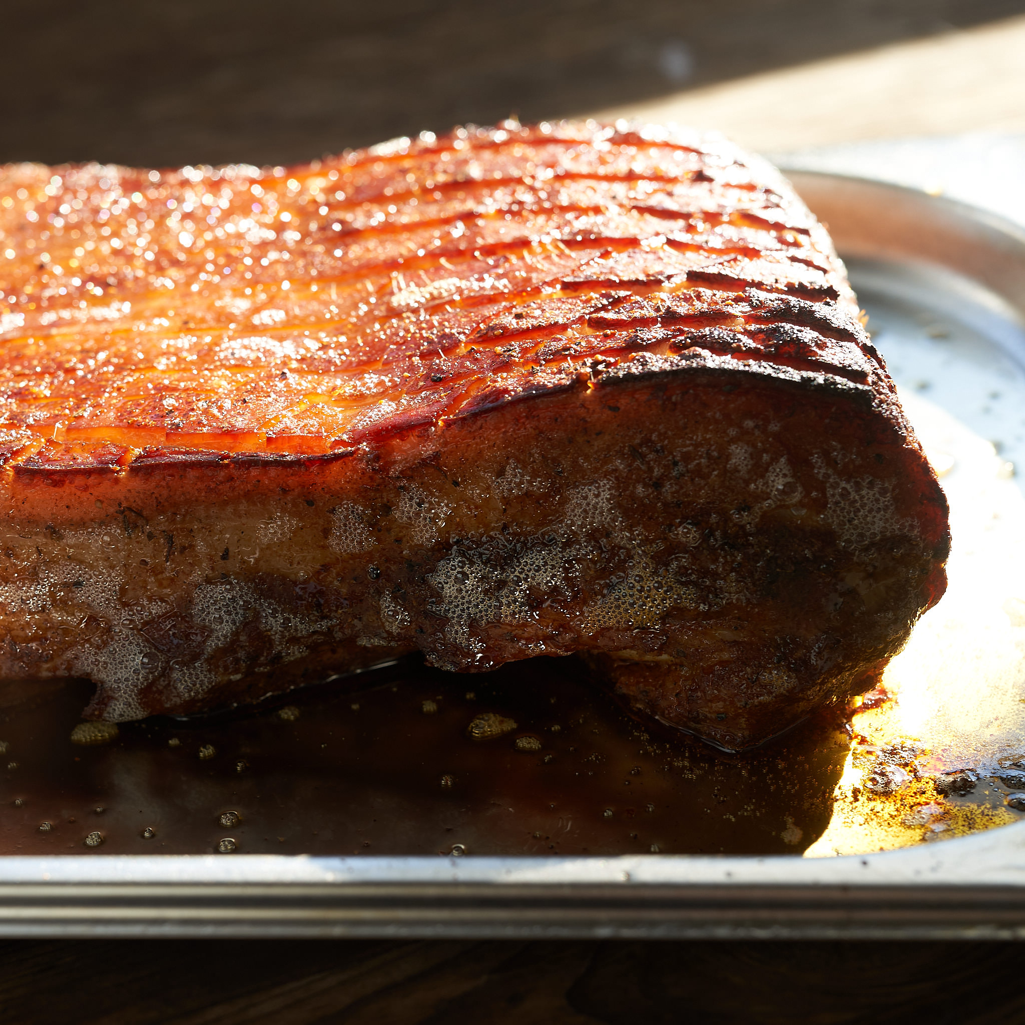 Goldbraun gebratener Schweinebauch vom Strohschwein