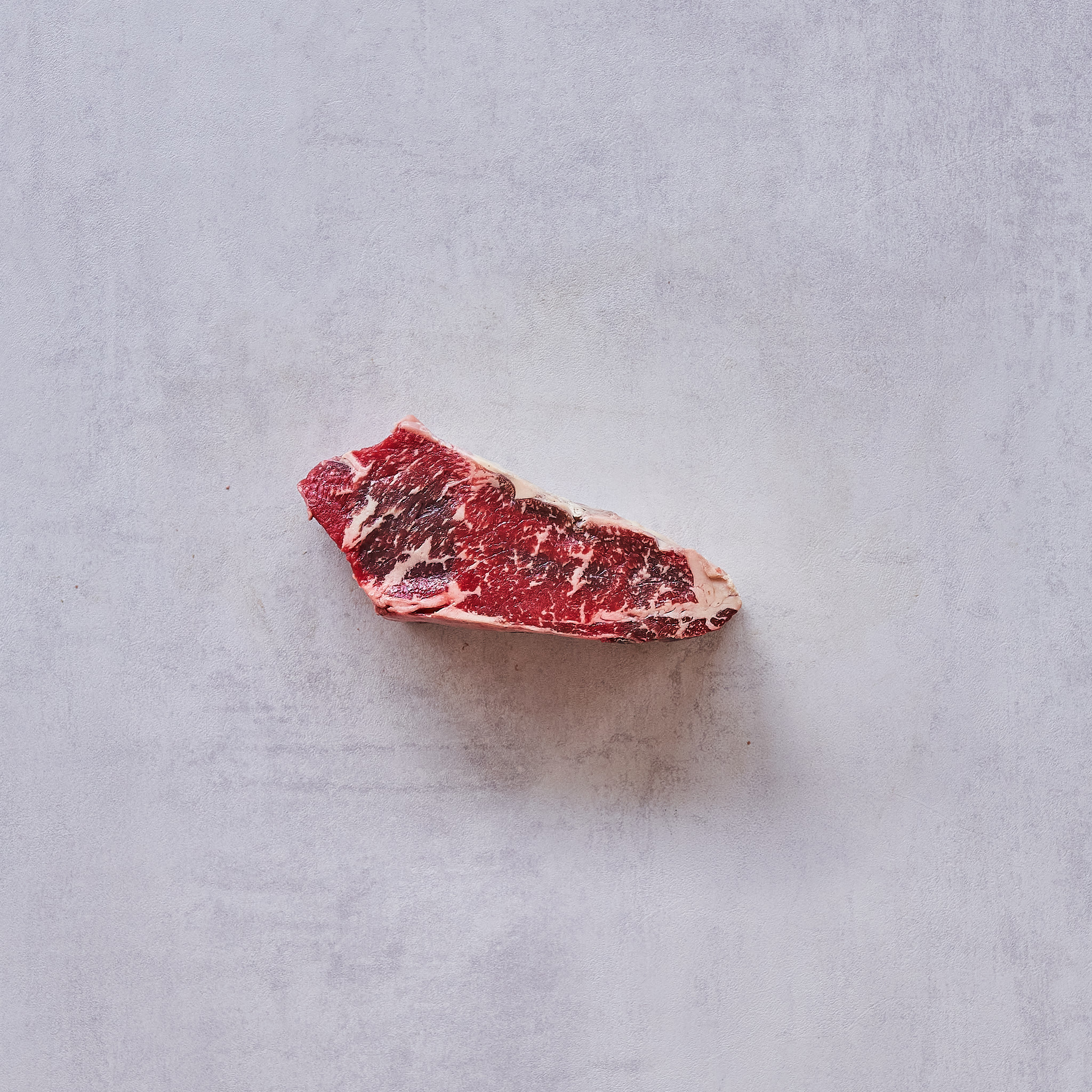 Dry Aged Rumpsteak Cut auf weissem Hintergrund