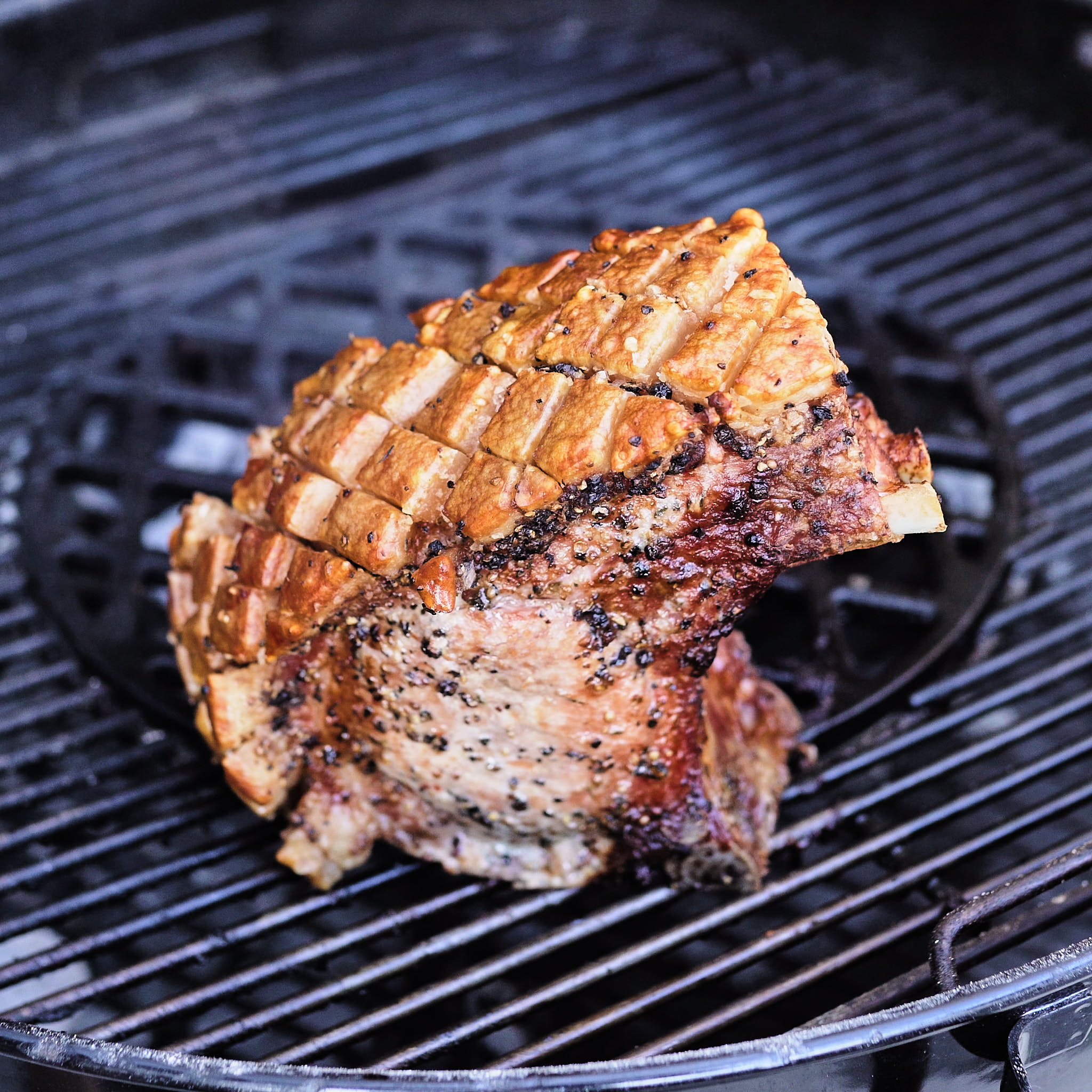 Gegrilltes Tomahawk-Steak vom Strohschwein