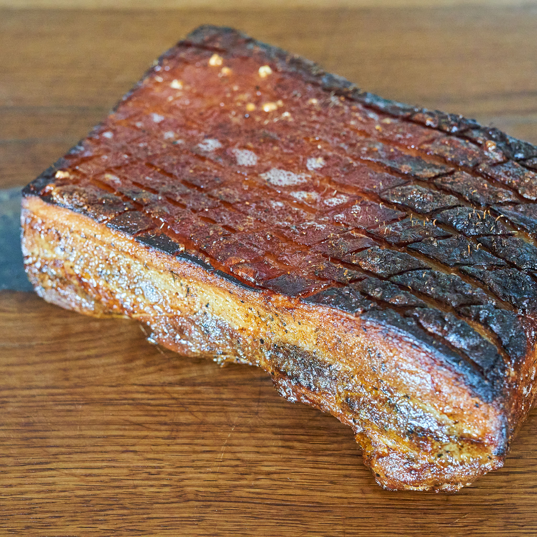 Goldbraun gebratener Schweinebauch vom Strohschwein