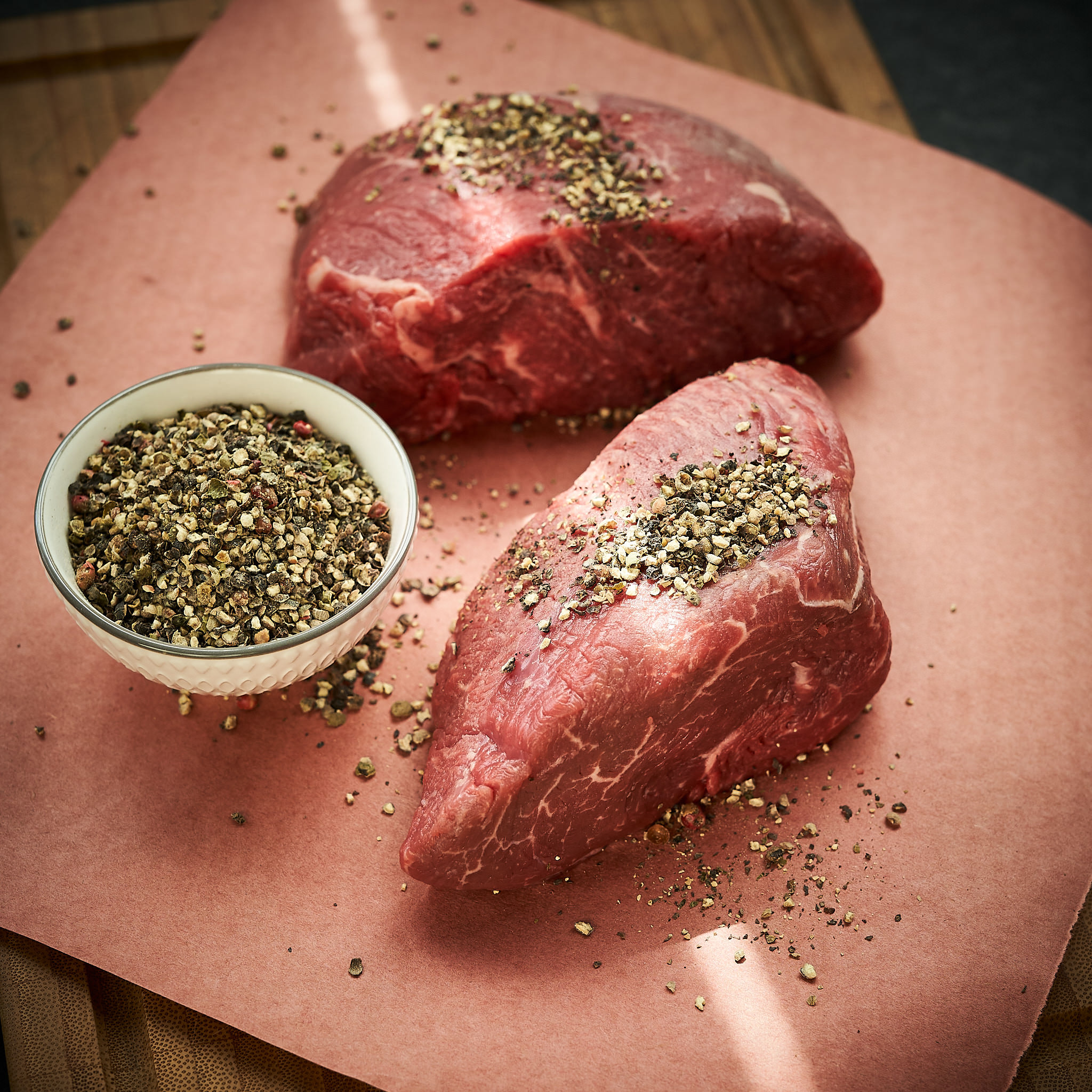 Frisches Hueftsteak mariniert mit Gewuerzmischung